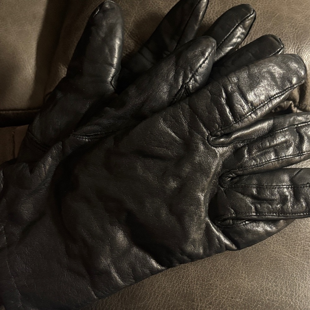 Women’s Black Leather Gloves - Classic Winter Accessory